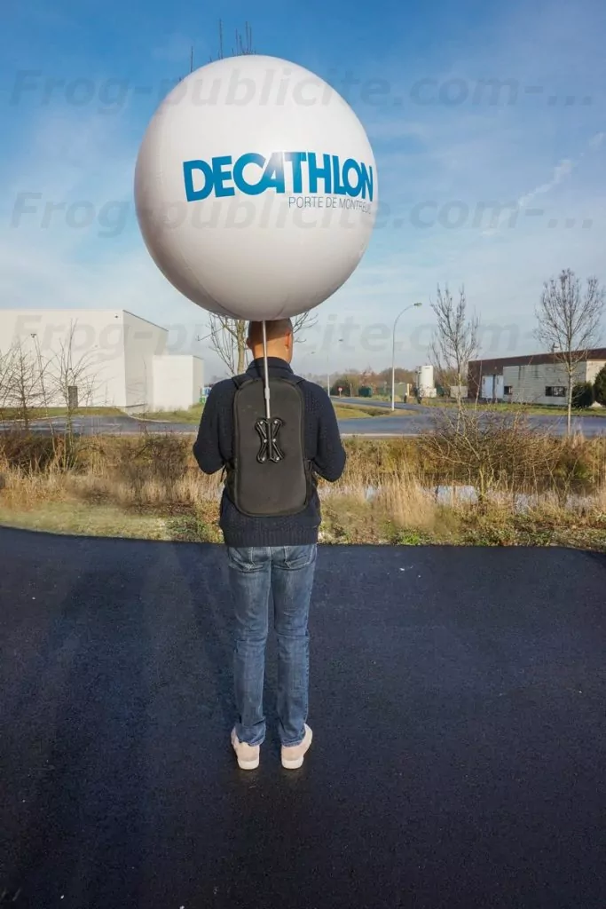 Ballon street marketing pour l'enseigne Decathlon porte de Montreuil