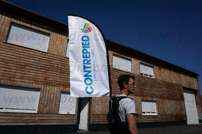 drapeau sac à dos blanc avec une impression double face pour la marche des fiertés 2018