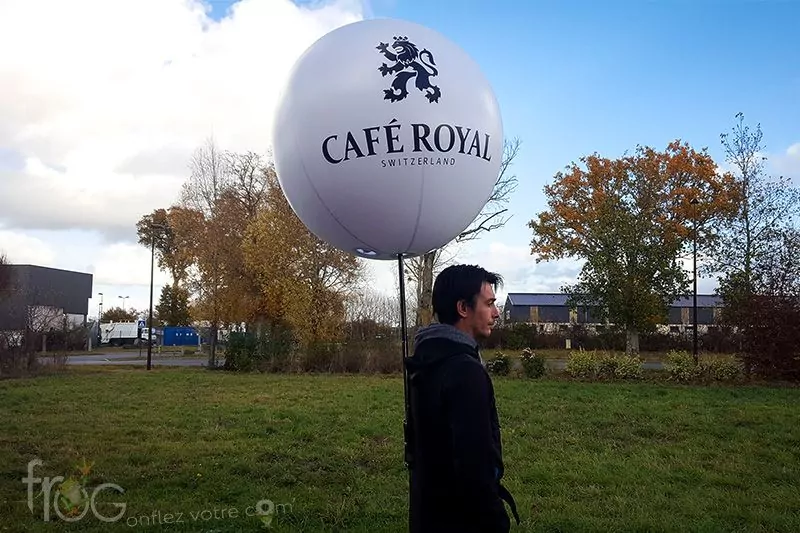 ballon sac à dos: promouvoir la marque de café royal Switzerland dans les grandes gares de France