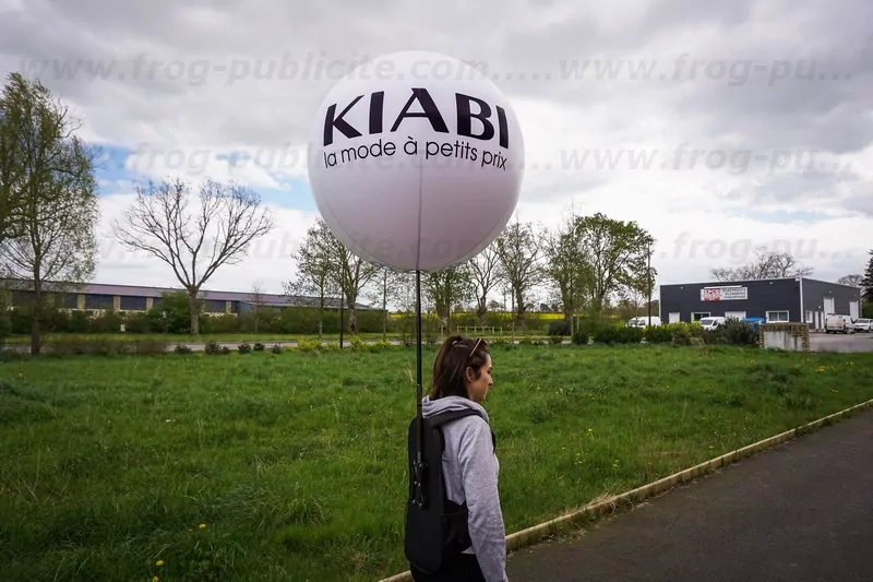 ballon marcheur KIABI pour l'ouverture d'un magasin