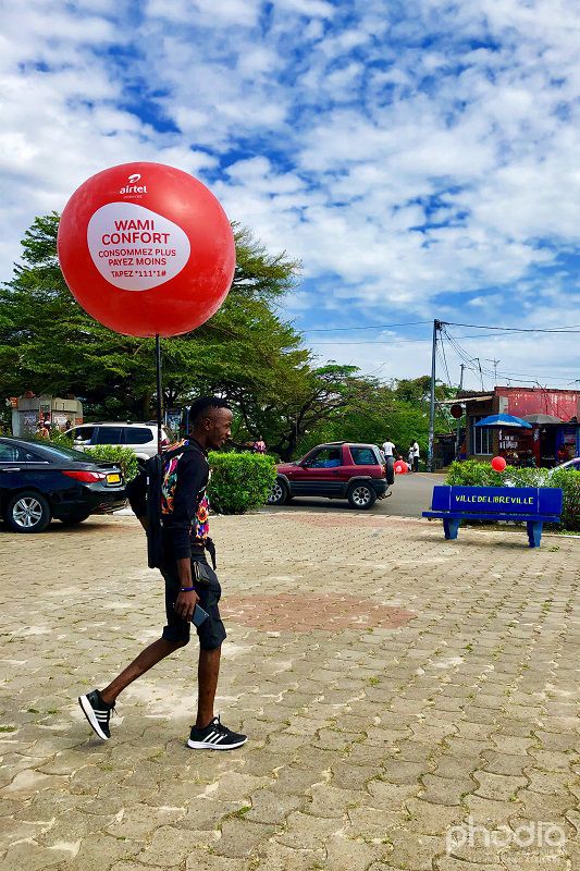 ballon marcheur Airtel rouge pour l'afrique